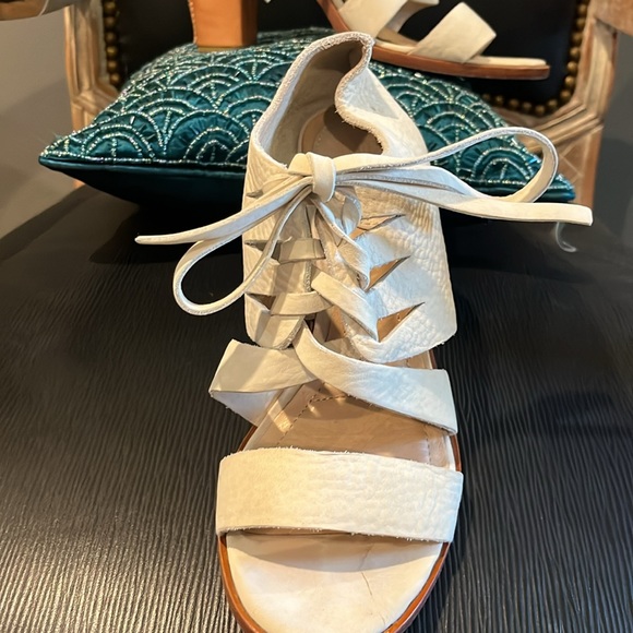 SALE! Frye Cream Ivory women's 9 Sophia Tie-On Leather Upper Leather Block 4" H - Picture 4 of 12